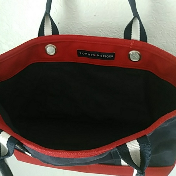 TOMMY HILFIGER Shoulder Bag!(Great Condition) - Picture 2 of 3